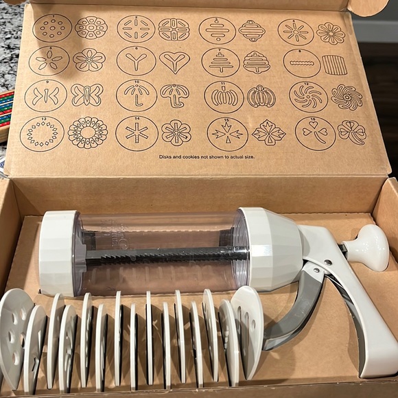 Pampered Chef Cookie Press 1525 16 Discs Baking Accessories Excellent Condition. - Picture 1 of 3